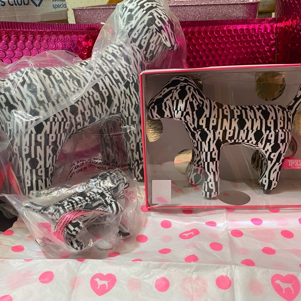 PINK Victoria's Secret Black and White Logo Dog Set